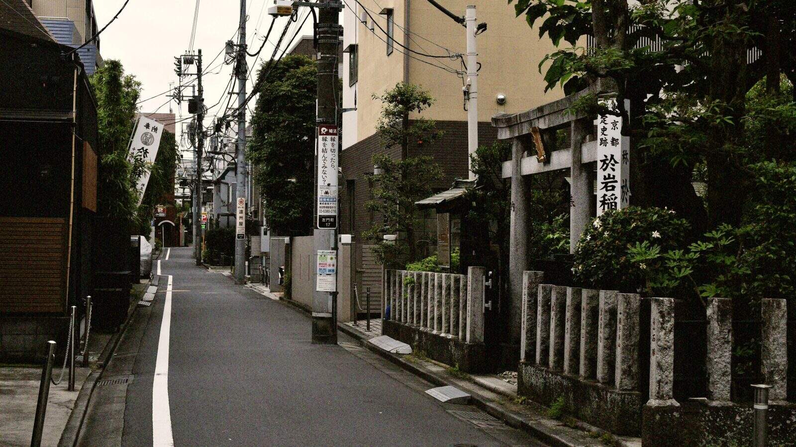 Oiwa Inari Shrine, Tokyo — The Ghost Shrine of Yotsuya
